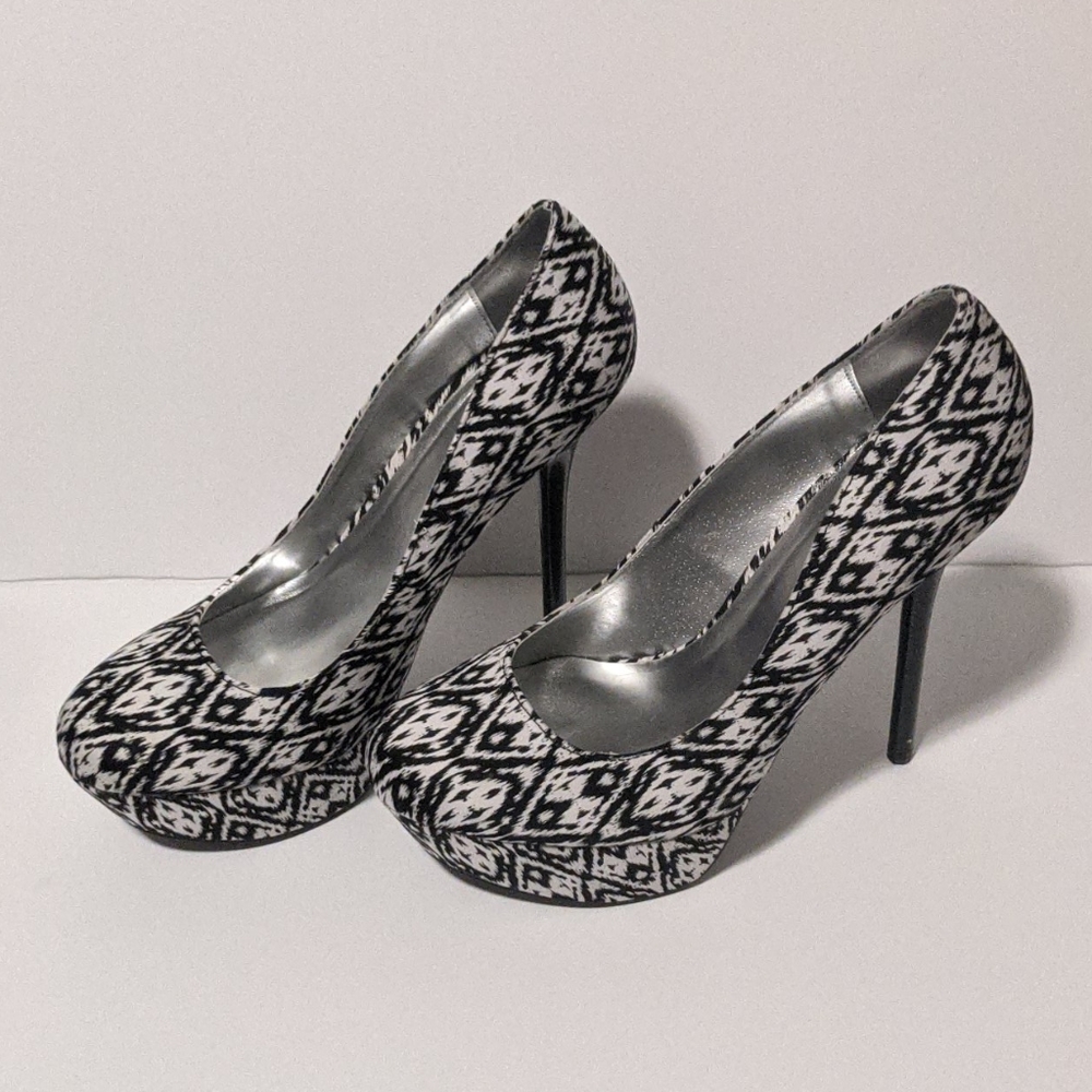 Shoes - Picture 2 of 2